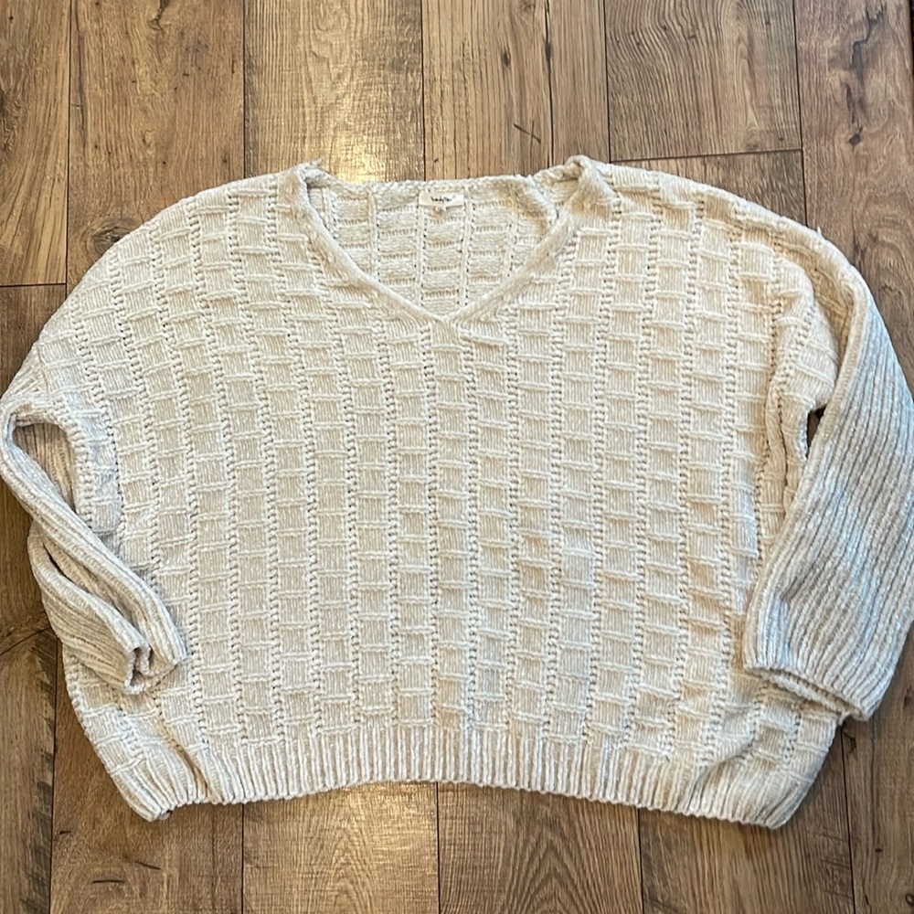 Twenty Ten women’s cream colored sweater size M/L